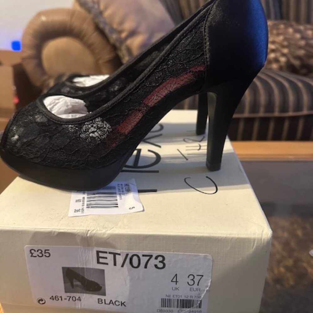 Heels - Picture 3 of 3